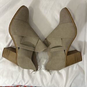 BC Footwear Women's Vegan Ankle Booties Chunky Heel Cut-Out Design Sz 9